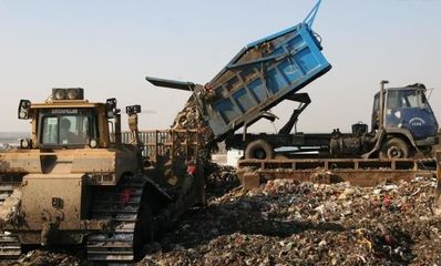 水冲龙王庙 日本每年偷偷倾倒6万吨垃圾，美国西海岸遭殃背后的垃圾处理危机